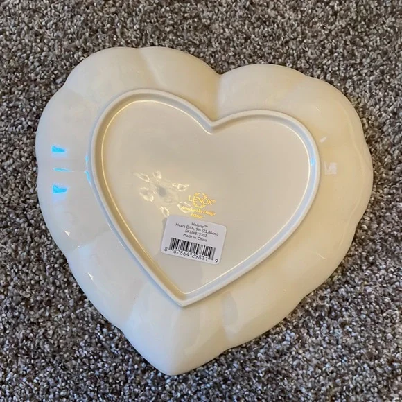 Lenox holiday heart dish - 9in - Picture 3 of 3
